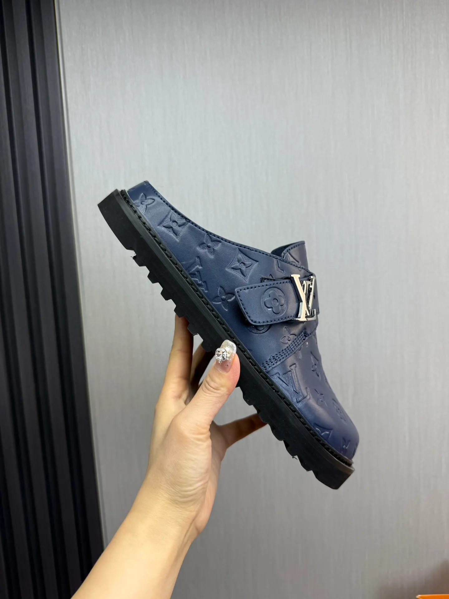 Men's men's shoes 460💰 Lv. Popular couple slippers hot sale🩷💚 🩴Official website one to one production 35-45 sizes 45 46 🉑️Customized!